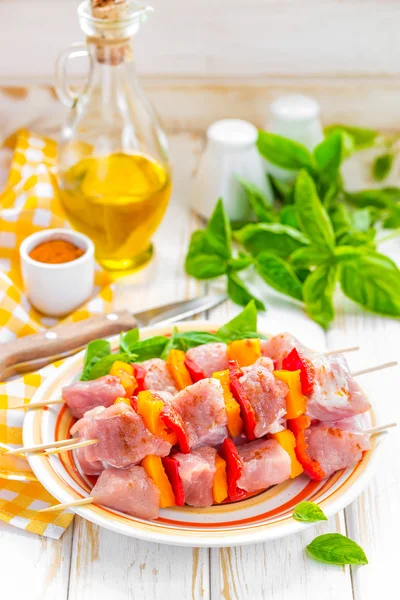 şiş üzerinde ham kebap