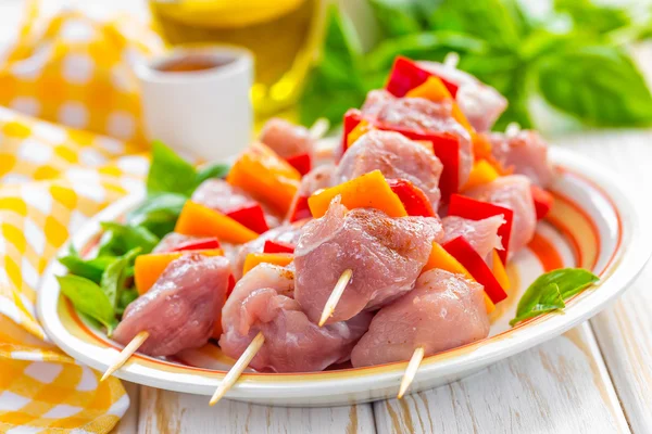 şiş üzerinde ham kebap