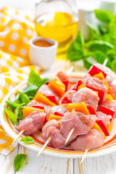 şiş üzerinde ham kebap