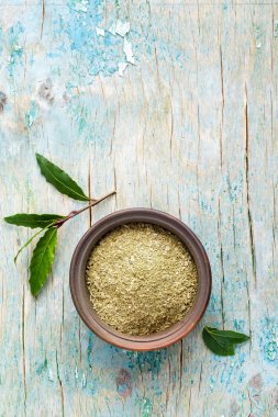 Kuru defne yaprağı