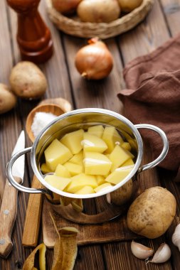 ham dilimlenmiş patates