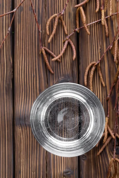 Birch sap in glas — Stockfoto