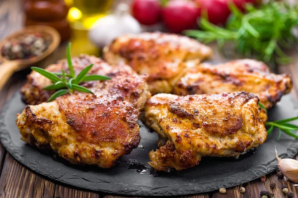 Grilled chicken thighs — Stock Photo, Image