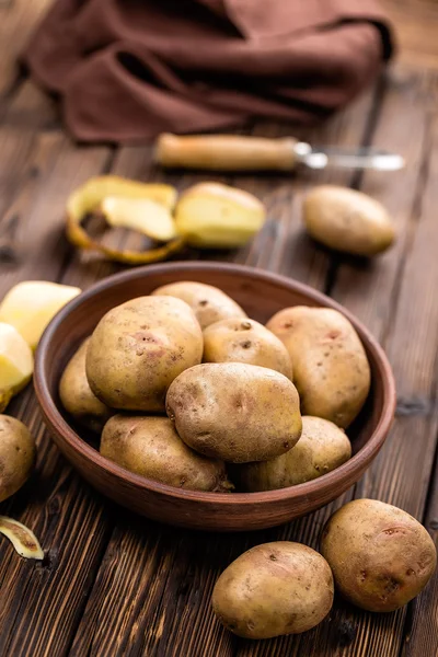 Rohe neue Kartoffeln — Stockfoto