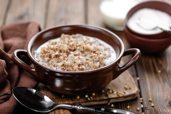 Boekweit PAP met melk — Stockfoto