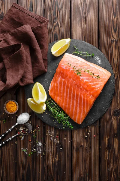 Peixe de salmão cru — Fotografia de Stock