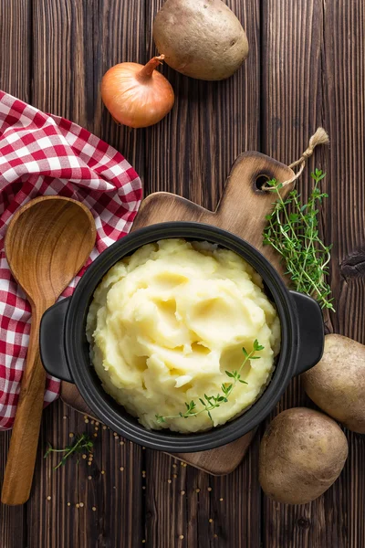 Puré de papa en un tazón —  Fotos de Stock