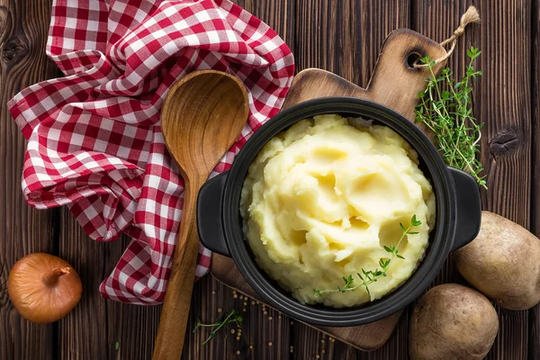 Puré de papa en un tazón —  Fotos de Stock