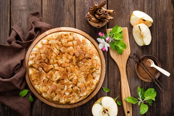 Torta de maçã com canela — Fotografia de Stock