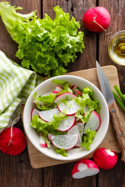 Färsk rättika sallad — Stockfoto