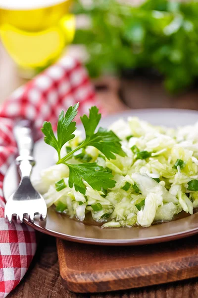 Frischer Kohlsalat — Stockfoto