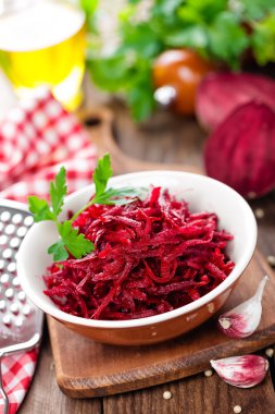 bir kasede pancar salatası