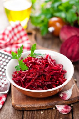 bir kasede pancar salatası