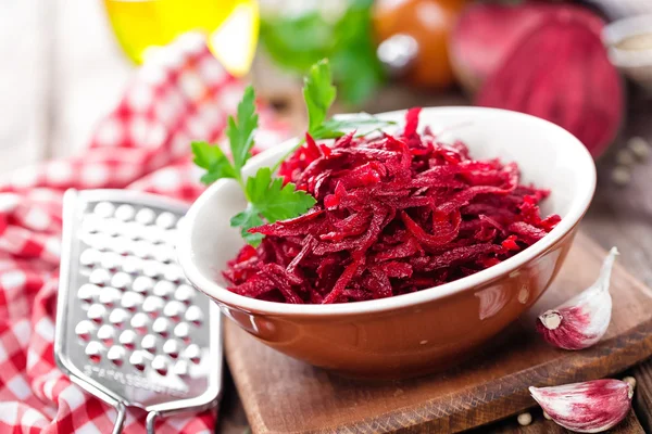 Ensalada de remolacha en un tazón —  Fotos de Stock