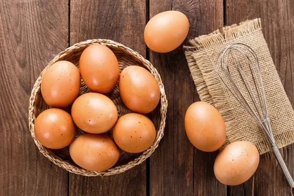 Huevos de pollo crudos —  Fotos de Stock
