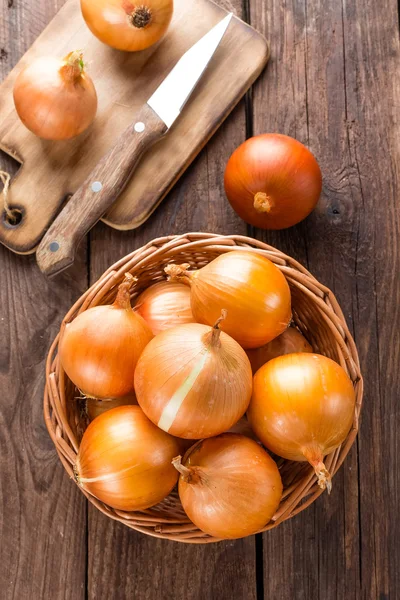 Cebolla fresca cruda —  Fotos de Stock