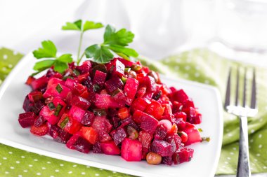 pancar salatası bir plaka üzerinde