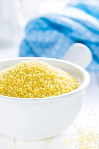 Couscous in einer Schüssel — Stockfoto