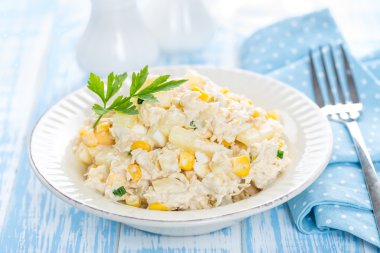 bir tabakta Tavuk salatası