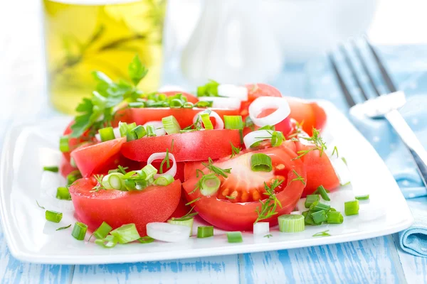Bir tabakta domates salatası — Stok fotoğraf