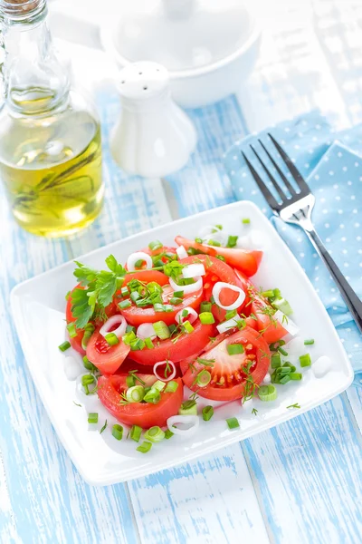 Tomatsallad på ett fat — Stockfoto