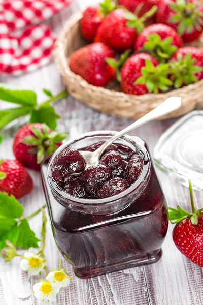 Fresh strawberry jam — Stock Photo, Image