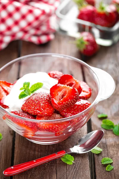 新鲜草莓甜点 — 图库照片