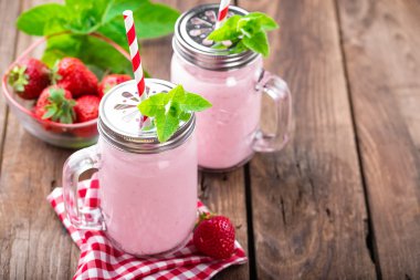 iki kavanoz çilek güler yüzlü