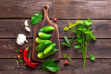 Salatalık turşusu için malzemeler