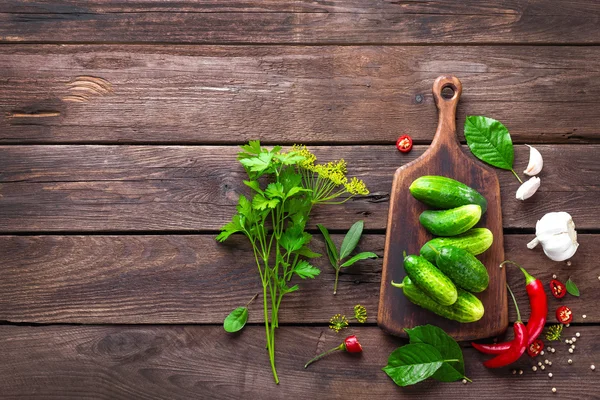 Ingredientes para decapagem de pepinos — Fotografia de Stock