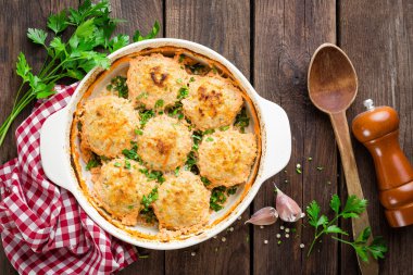 ahşap arka plan, üstten görünüm üzerinde köfte