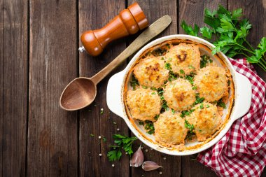 ahşap arka plan, üstten görünüm üzerinde köfte