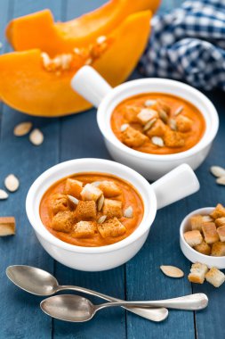 geleneksel balkabağı çorbası