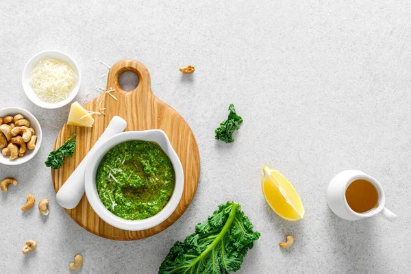 Pesto Kale Συστατικό Για Μαγείρεμα Στο Σπίτι Τραπέζι Κουζίνας Top — Φωτογραφία Αρχείου