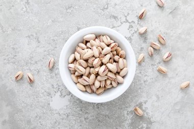 Fıstıklı bir kâse, üst manzara.