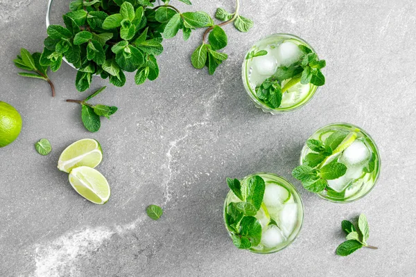 Mint Lime Cucumber Refreshing Infused Detox Cocktail Ice Light Refreshment — Stock Photo, Image