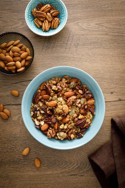 Granola, müsli kahvaltıda fındık, sağlıklı yemek, diyet..