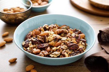 Granola, müsli kahvaltıda fındık, sağlıklı yemek, diyet..