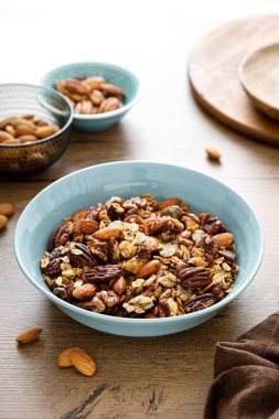 Granola, müsli kahvaltıda fındık, sağlıklı yemek, diyet..