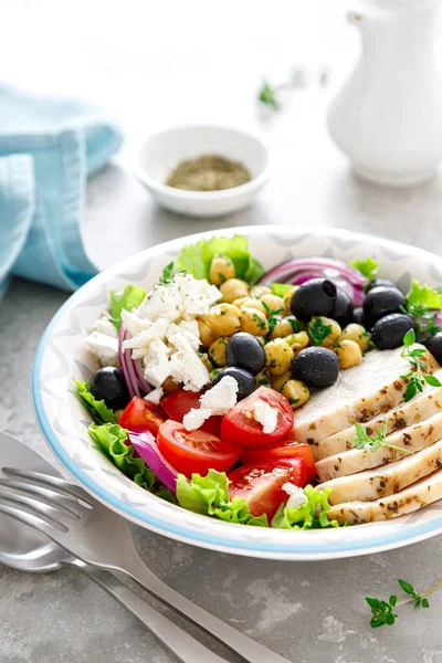 Pechuga Pollo Plancha Ensalada Griega Con Garbanzos Queso Feta — Foto de Stock