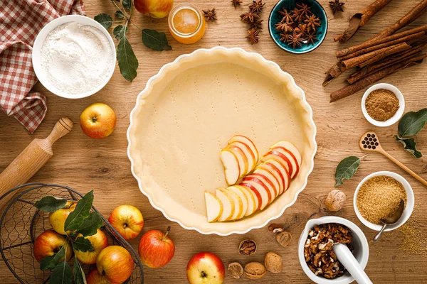 Cocinar Pastel Manzana Otoño Acción Gracias Con Frutas Frescas Nueces — Foto de Stock