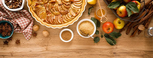 Cooking Thanksgiving Autumn Apple Pie Fresh Fruits Walnuts Wooden Background — Φωτογραφία Αρχείου