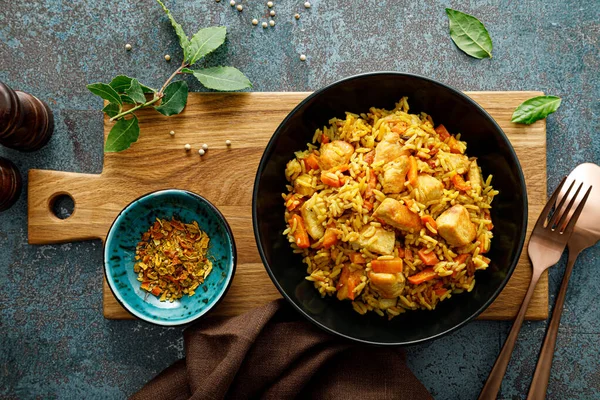 Pilaf Pilau Met Kip Traditionele Oezbeekse Warme Schotel Van Gekookte — Stockfoto