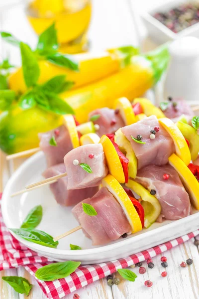 Kebab with vegetables — Stock Photo, Image