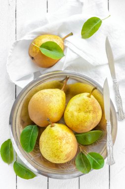 yaprakları ile armut