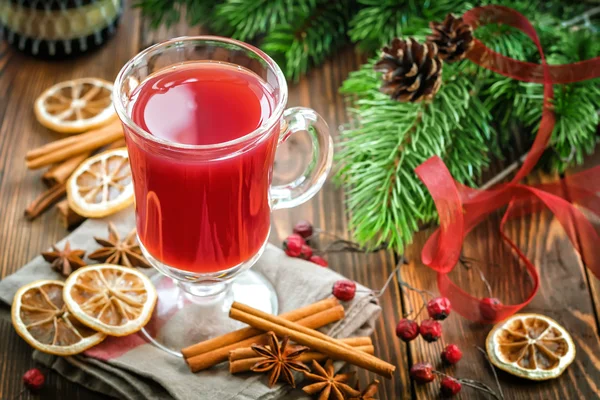 Christmas punch with cinnamon and stars anise — Stock Photo, Image