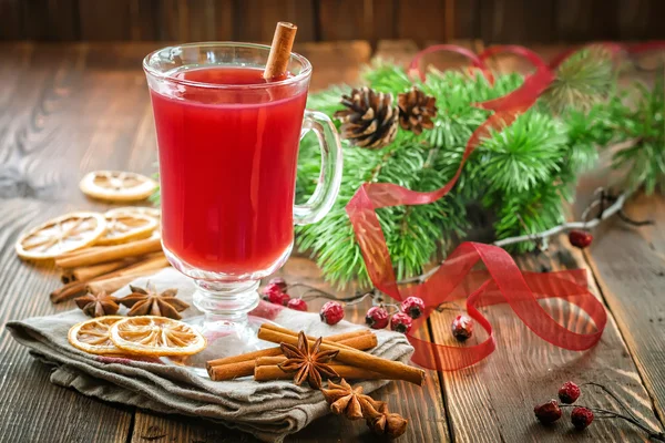 Christmas punch with cinnamon and stars anise — Stock Photo, Image