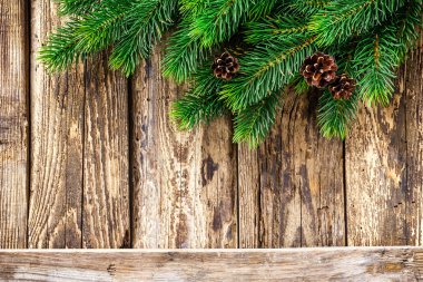 Ahşap arka planda noel süslemesi