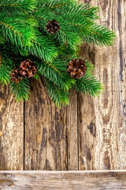 Ahşap arka planda noel süslemesi