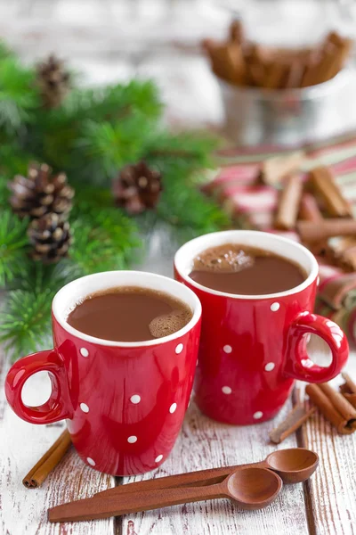 sıcak kakao içecek